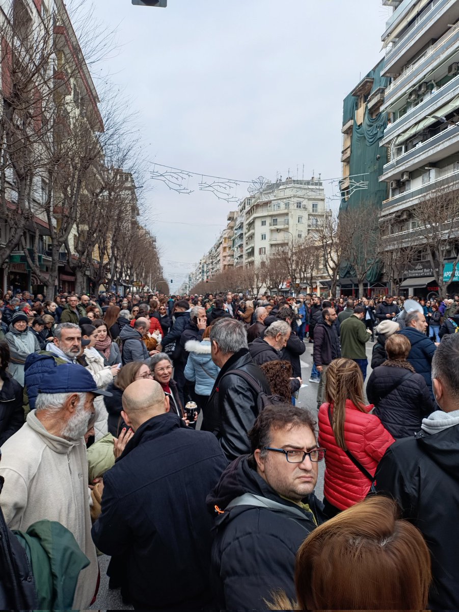 sak_vil's tweet photo. Δεν υπάρχουν λόγια όλη η Θεσσαλονίκη δεν έχει οξυγόνο...... https://t.co/278vjLHy7m
