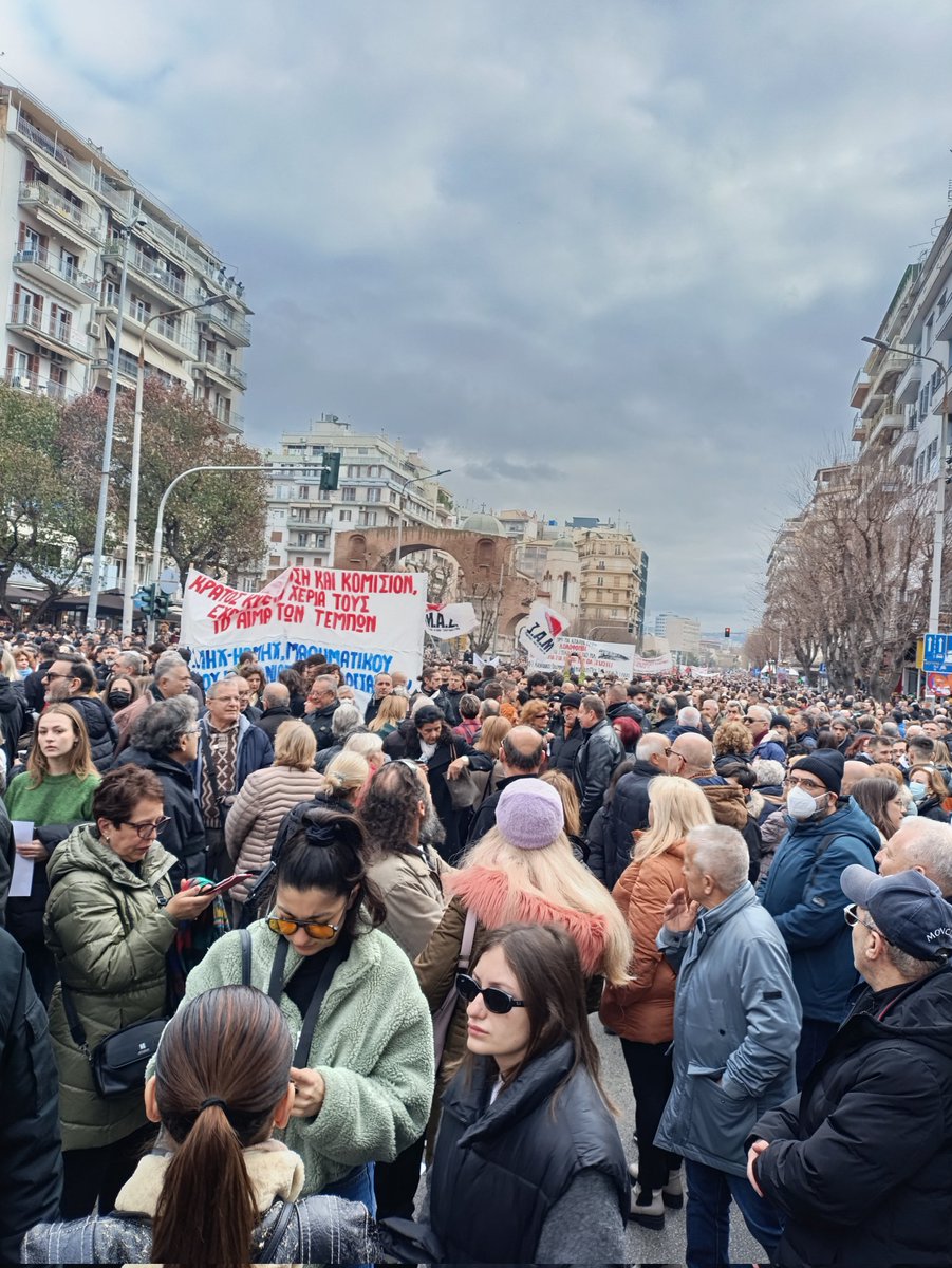 sak_vil's tweet photo. Δεν υπάρχουν λόγια όλη η Θεσσαλονίκη δεν έχει οξυγόνο...... https://t.co/278vjLHy7m