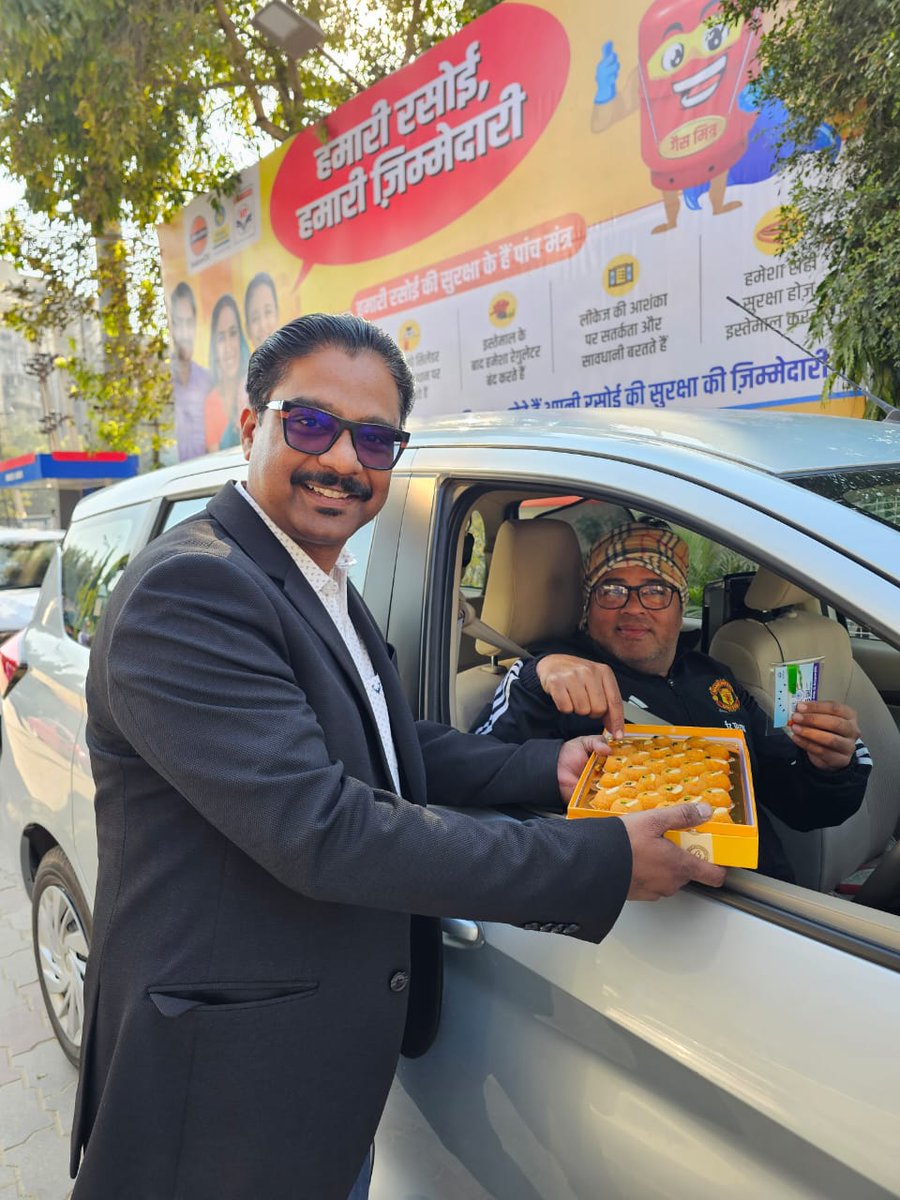 HiraFuels's tweet photo. Republic Day Celebrations at HP Hira Fuels, Sweets, Tricolor Wrist Band, Cap &amp; Flag were offered to all dear customers!!! https://t.co/0w9D52qt4a