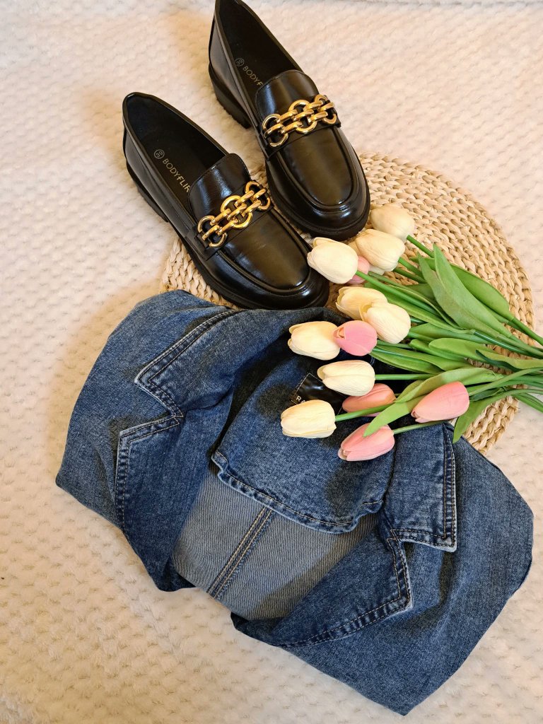 JakoJudit's tweet photo. Hamarosan vége a téli időszaknak, a hideg és zord időjárásnak. Lassan elbúcsúzhatunk a réteges öltözködéstől, a sötétebb színek viselésétől. Még van addig néhány hét, de már látható a fény az alagút végén. https://t.co/sLM32mGDEB