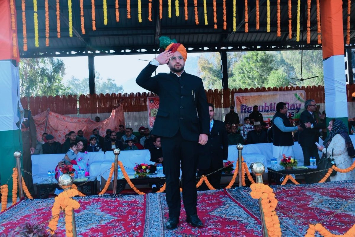 Abhi1shrma's tweet photo. Wishing everyone a Happy Republic Day!
🇮🇳 https://t.co/IwcYOhxNXF