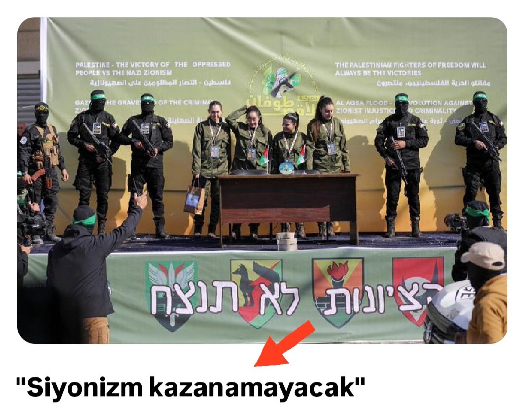 Simaye__'s tweet photo. Kassam ve Kudüs Tugayları, esir
askerlerin teslim edildiği platforma ibranice "Siyonizm kazanamayacak" yazdı.
#hamas #kassam #israel https://t.co/VVK8pOySMy