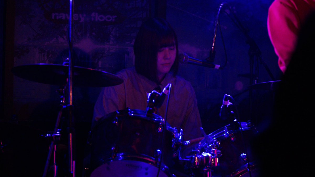 oftonfunclub's tweet photo. 昨日1/25は赤坂Navey Floor(@navey_floor )さんにて。ありがとうございました！！とても良いバンドが集まった素敵な夜でした。

さよなら日曜日(@sayonarasunday5 ) さんのアートディレクター(！？)、さゆきさんにかっこいい写真を撮っていただきましたので自慢です👇 https://t.co/T0PAEU3tlI