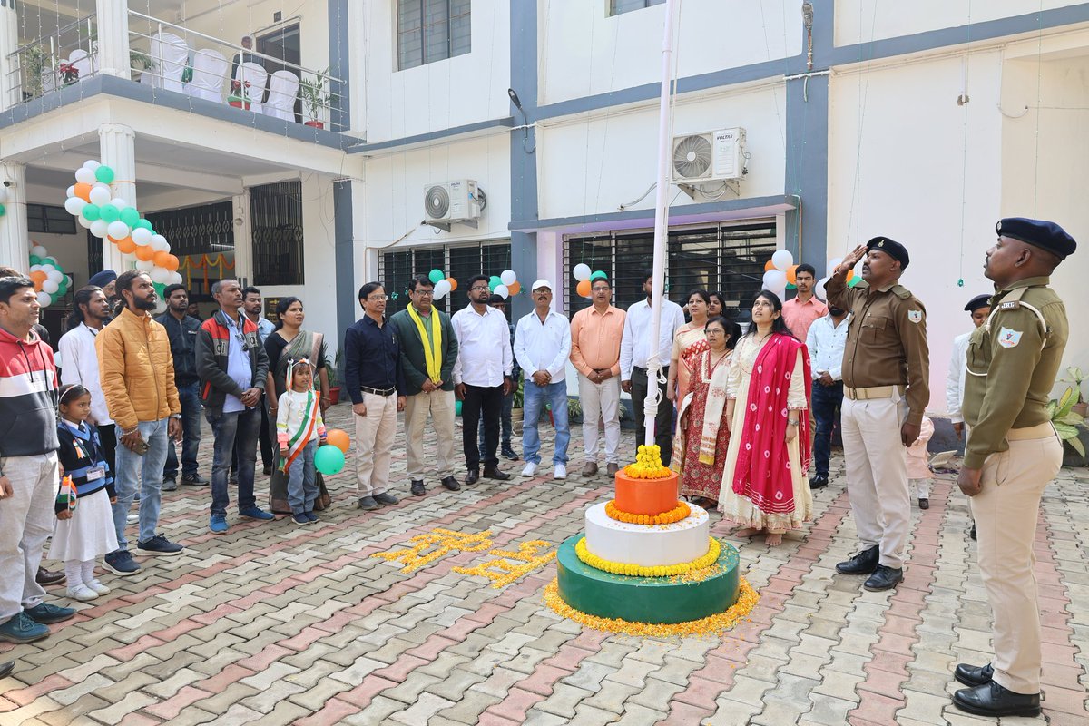 Iprd Kolhan (@iprdkolhan) on Twitter photo 76 वे गणतंत्र दिवस के अवसर पर जिला जनसंपर्क कार्यालय परिसर में उप जनसंपर्क निदेशक क्षेत्र सुश्री ईशा खंडेलवाल के द्वारा झंडोत्तोलन किया गया। <a href="/DC_Chaibasa/">DC West Singhbhum</a> <a href="/prdjharkhand/">IPRD Jharkhand</a> <a href="/PRDChaibasa/">IPRD, West Singhbhum</a> 76 वे गणतंत्र दिवस के अवसर पर जिला जनसंपर्क कार्यालय परिसर में उप जनसंपर्क निदेशक क्षेत्र सुश्री ईशा खंडेलवाल के द्वारा झंडोत्तोलन किया गया। <a href="/DC_Chaibasa/">DC West Singhbhum</a> <a href="/prdjharkhand/">IPRD Jharkhand</a> <a href="/PRDChaibasa/">IPRD, West Singhbhum</a>