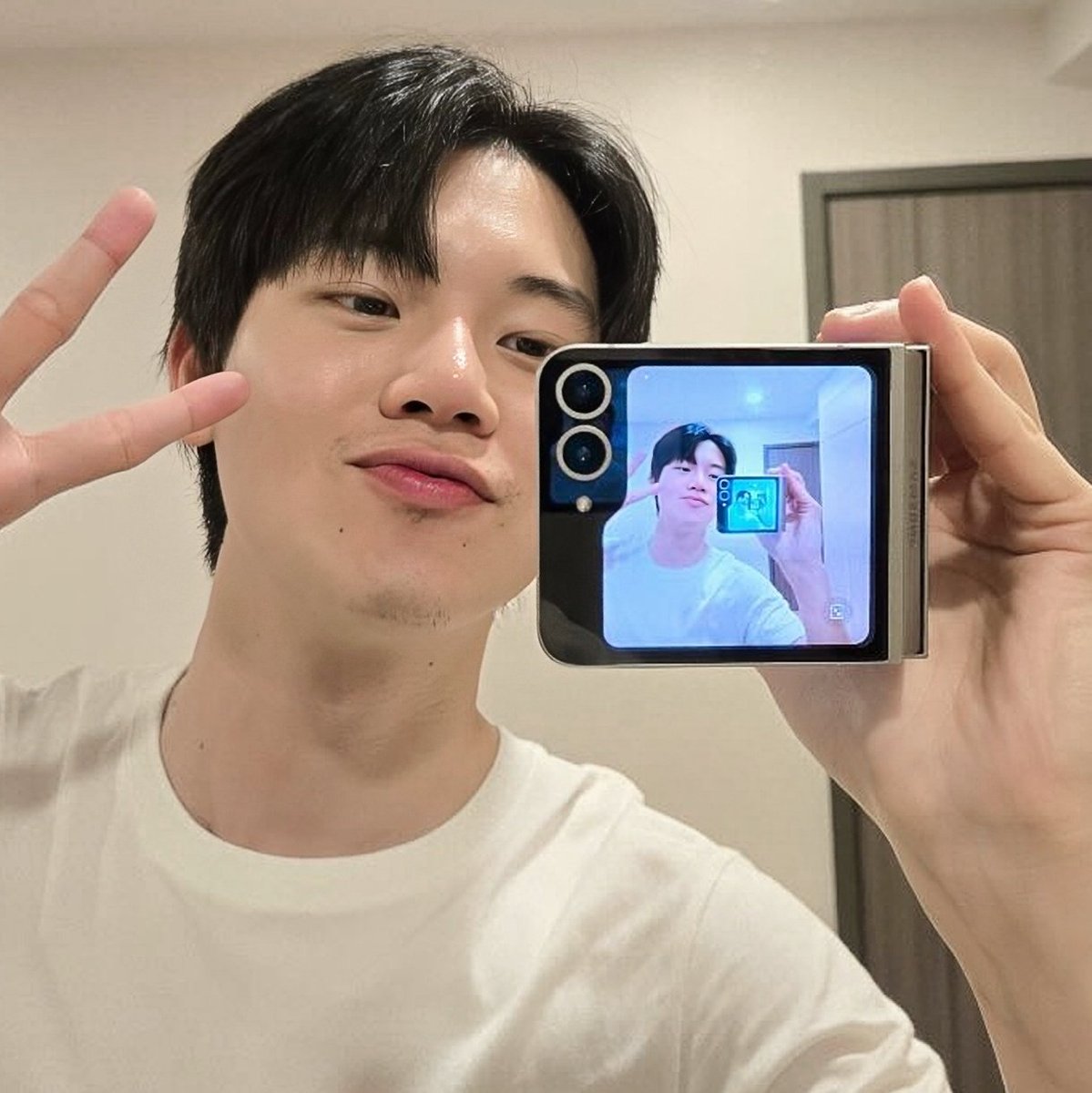 iamiieiei's tweet photo. ตัวลูก                                      ตัวพ่อ https://t.co/I87xDDoqjL