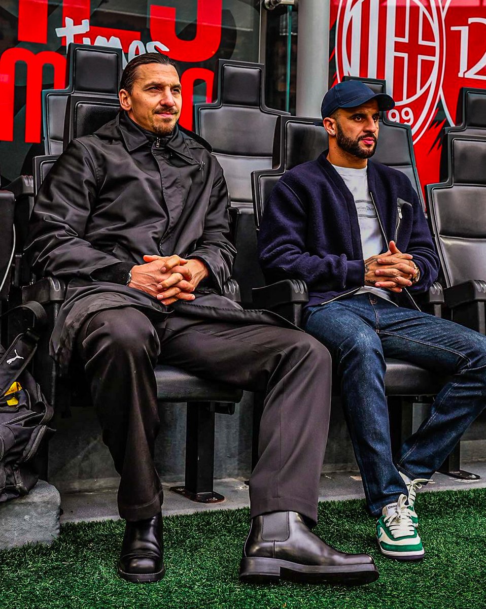 eurofootcom's tweet photo. Zlatan Ibrahimović x Kyle Walker! 🔴⚫️ https://t.co/dqcrwmV1QK