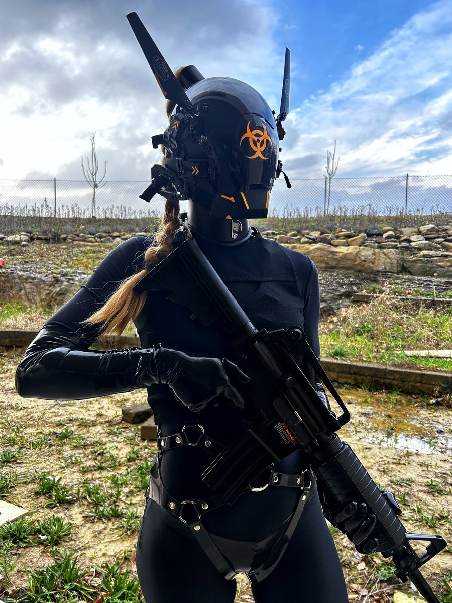CollaredFeline's tweet photo. Drone in combat mode.

*obv.the gun  is a prop* https://t.co/QbskwbGgxg