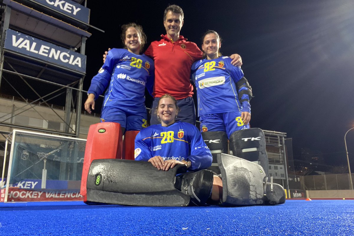 pontelasguardas's tweet photo. Fin del primer bloque de preparación en Valencia para los primeros partidos de ProLeague. 3 intensas semanas. Ahora a conquistar Australia e India, Clara, María y Jana. https://t.co/L7hMFmWHeY