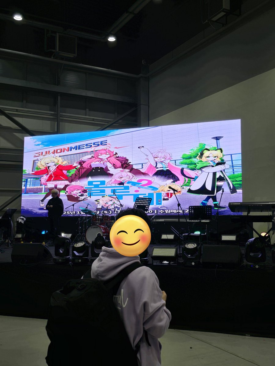 몰루제에서 넷코 작가님 사인회 및 미츠키요님 사인회 줄 관리했던 사람입니다. 그 외에 여기저기 돌아다니면서 활동했는데요.

미숙했지만 잘 따라주신 선생님들께 무한한 감사를 드립니다...😭😭

#몰루제 #몰루제_후기