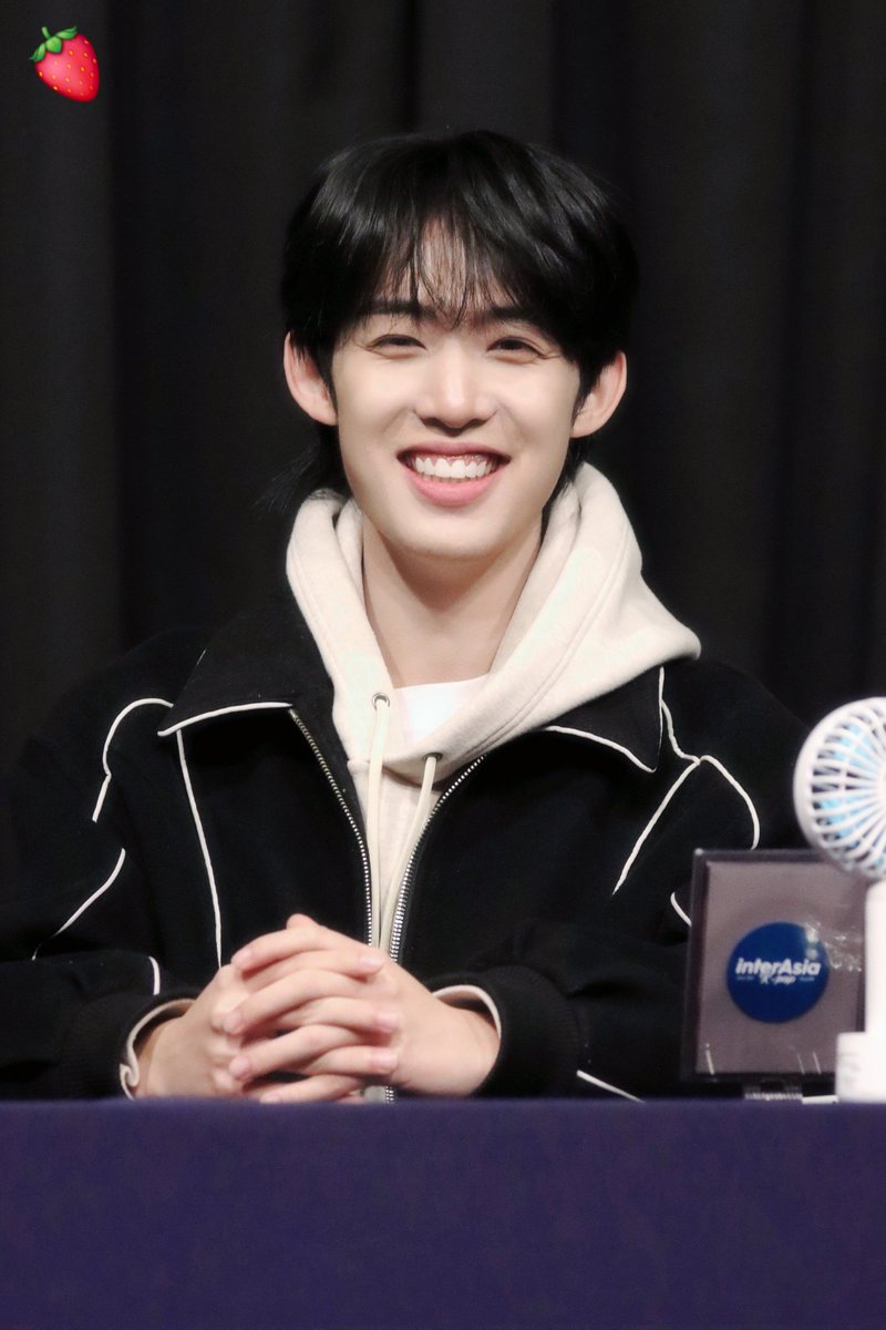 9yu_s2_m1ni's tweet photo. 2025.01.17 [WHAT] 팬싸
#BAE173 #도하 #DOHA #ドハ https://t.co/CSqxx1OvAA