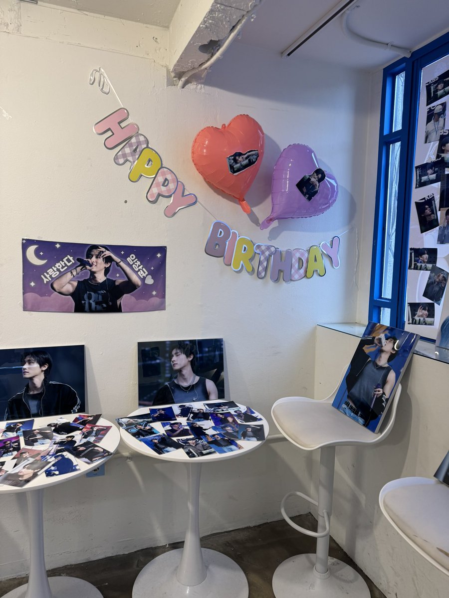 #너와_나의_우주가_우리의_낭만이_돼
창균이 팝업전시회 같았던 카페 공이도시
소녀들에게 쉬폰포스터 한장이라도 더 주려고
노력하신 스태프분들 감사해요💜
사람 눈 소나무라고... 안겹치게 고른다고 했지만
내 눈에 가장 예쁜 창균이 두번데려오기
쉬폰이라 겹치면 선명해서 더 예쁘다구요(?)