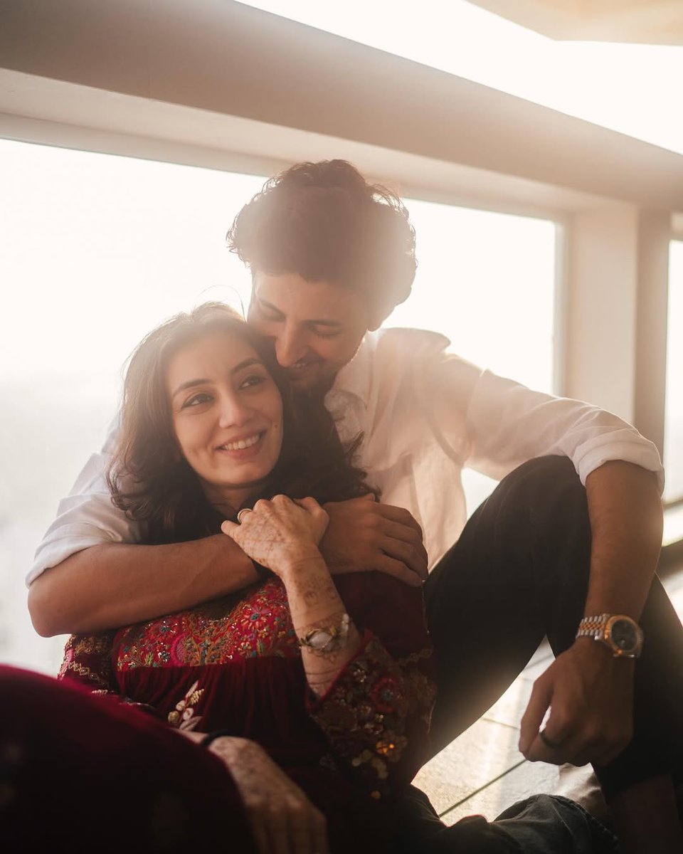 navee_dz's tweet photo. maa's wish has come true , may you guys be happy like this always @DarshanRavalDZ @dharal_surelia 💙🌀 https://t.co/txR52q7gkt