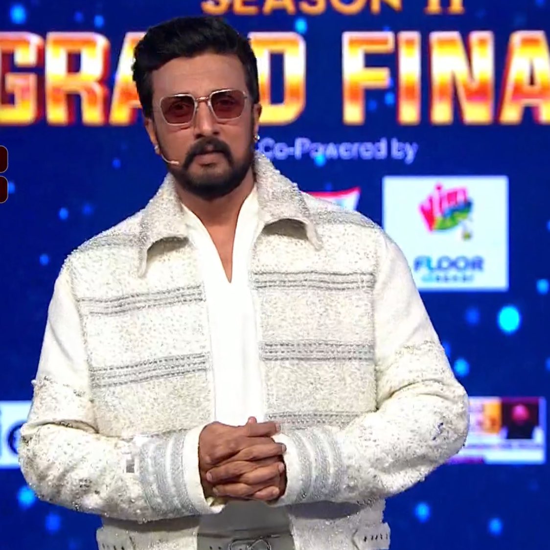 TheSudeepTrends's tweet photo. Kiccha Sudeep Anna Congratulated Legendary Actor Anant Nag Sir for Receiving Padma Bhushana Award on BBK11 Stage ❤️ 

Once again Congratulations Anant Nag Sir 🤗

#AnantNag #PadmaBhushan https://t.co/YwW40MONku