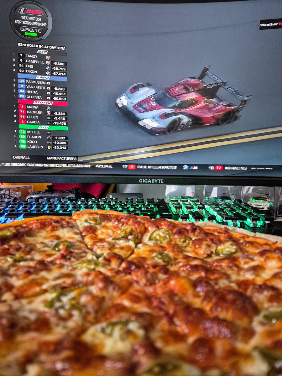 Doersen_38's tweet photo. Final quarter #imsa #24HDaytona https://t.co/RfvVdYr8YH