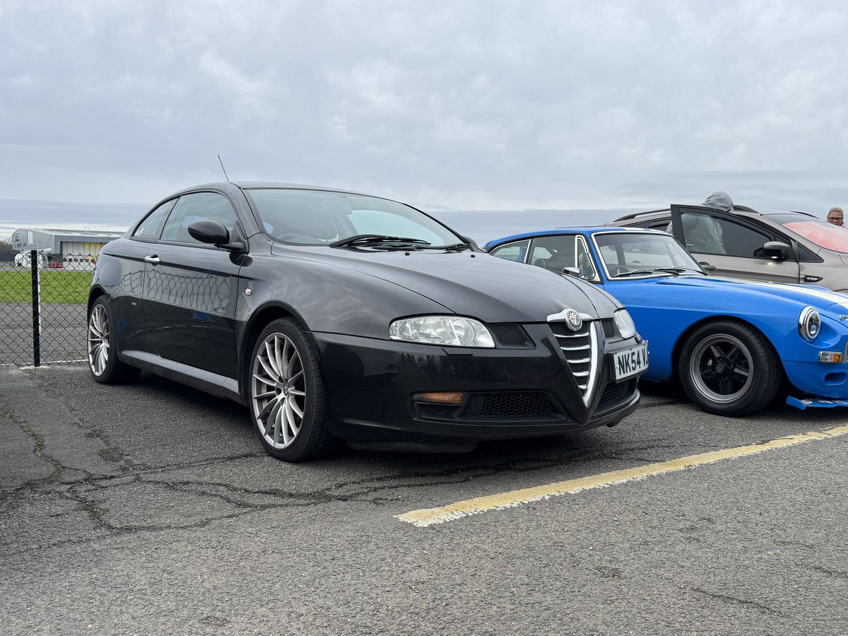 _Alfista's tweet photo. Cold airfield breakfast meet. Papped.. About 30 seconds later the Alfa hat came out. #ColdEars #AlfaRomeo https://t.co/D3OcpBvF9V