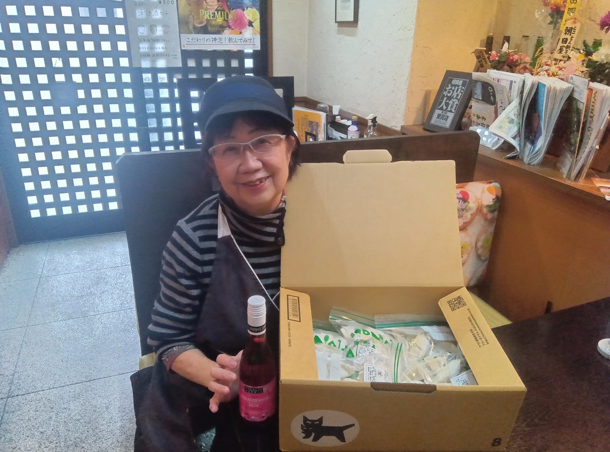 JAS123JPP's tweet photo. お正月頃から、最近まで冷凍餃子のご注文を少しづつですが、確実に送っています。
　発送まで時間がかかり申し訳ございません🥺🙏💦
　発送先のお客様から「美味しそうな🥟」の写真が届いています😸
ありがとうございます✨
注文してから、まだの方は少々お待ち下さい。また、私から反応がない場合は、お手数ですが、再度DMを送ってください!
何卒よろしくお願いします🙇