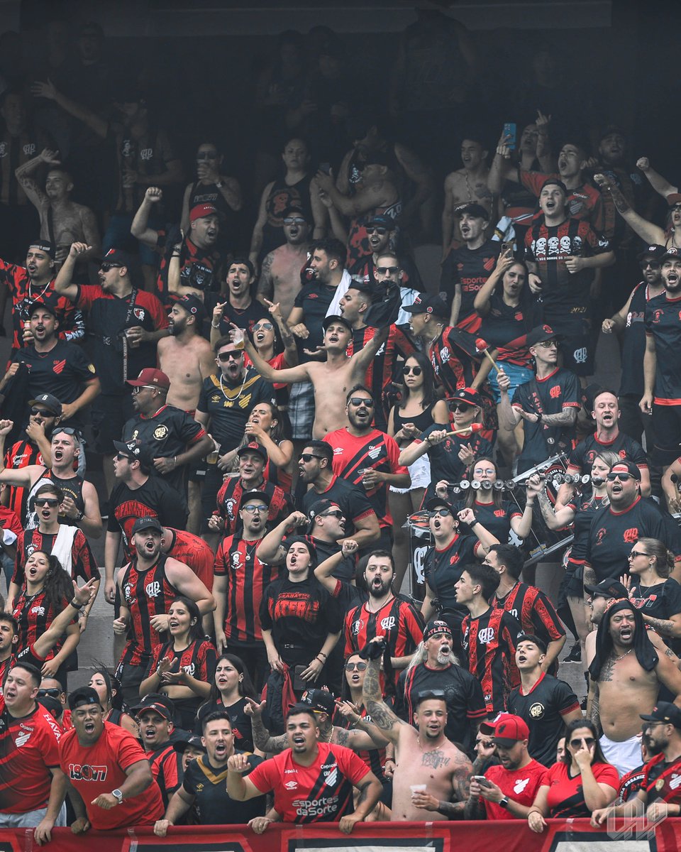 AthleticoPR's tweet photo. Obrigado por todo o apoio no clássico. 
Terça nos vemos no Caldeirão!
🌪️🔴⚫️

📸 José Tramontin/athletico.com.br https://t.co/1vF2SKuNM7