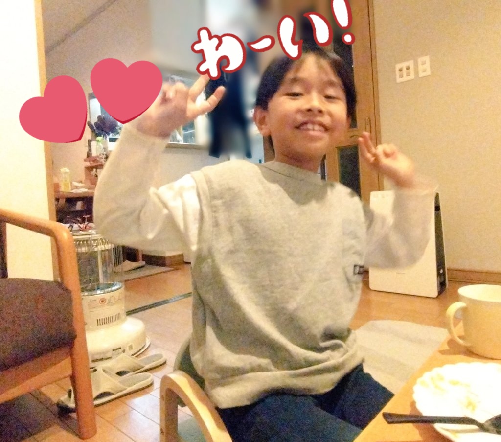 0518Hibik's tweet photo. 【休日♡♡のんびり✨】
週末はおばあちゃんおじいちゃんのところへ遊びに🎵もんじゃ焼き、はじめて食べたけど美味しかった😋♡
妹ちゃんもなんだか不思議そうに食べてました(笑)
 #休日  #もんじゃ焼き https://t.co/QtcDSuLPNP