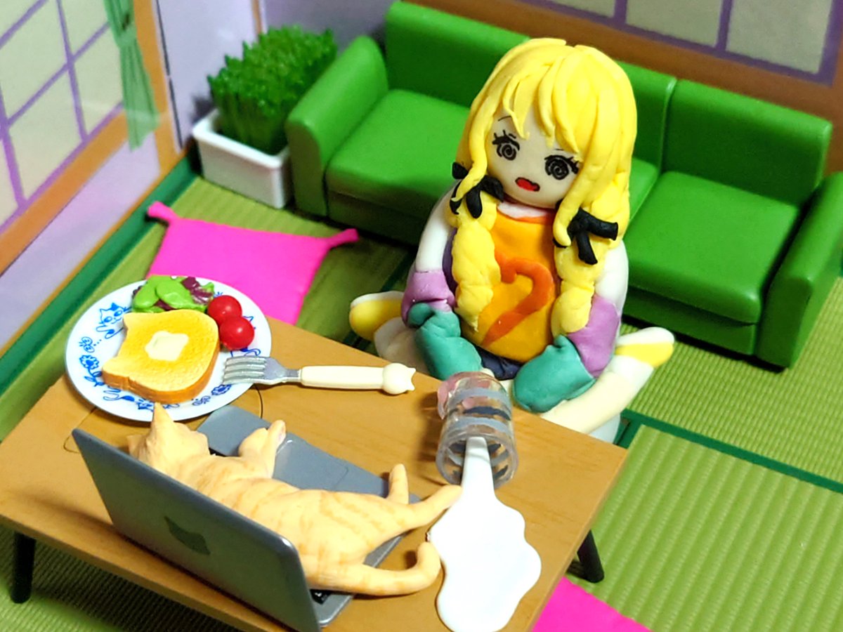 nrtk0719's tweet photo. 粘土マンさん（@usaki_y_）に作ってもらった ことねちゃんが可愛すぎてずっと撫でている。リーメントだけは手を出すまいと思っていたのに、ついつい小物を揃えてあげたくなってしまってヤバい。 https://t.co/Q3xffZEeQ1