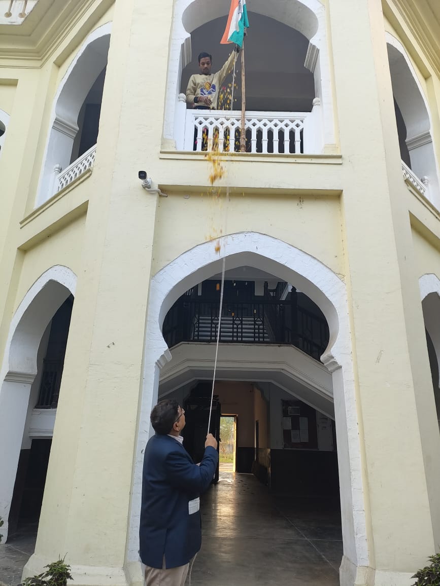 HabibullahHall's tweet photo. गणतंत्र दिवस के अवसर पर सारे जहाँ सेअच्छा,हिंदुस्तान हमारा
विजयी विश्व तिरंगा प्यारा इस नारे के साथ छात्रावास केअभिरक्षक डॉ.महेंद्र कुमार अग्निहोत्री जी एवं सह अभिरक्षक डाआशीष अवस्थी जी ने छात्रावास में झंडा फहराया।इसअवसर पर छात्रावास के सभी छात्र एवं ,कर्मचारी उपस्थित रहे। https://t.co/gYBQMlL8en