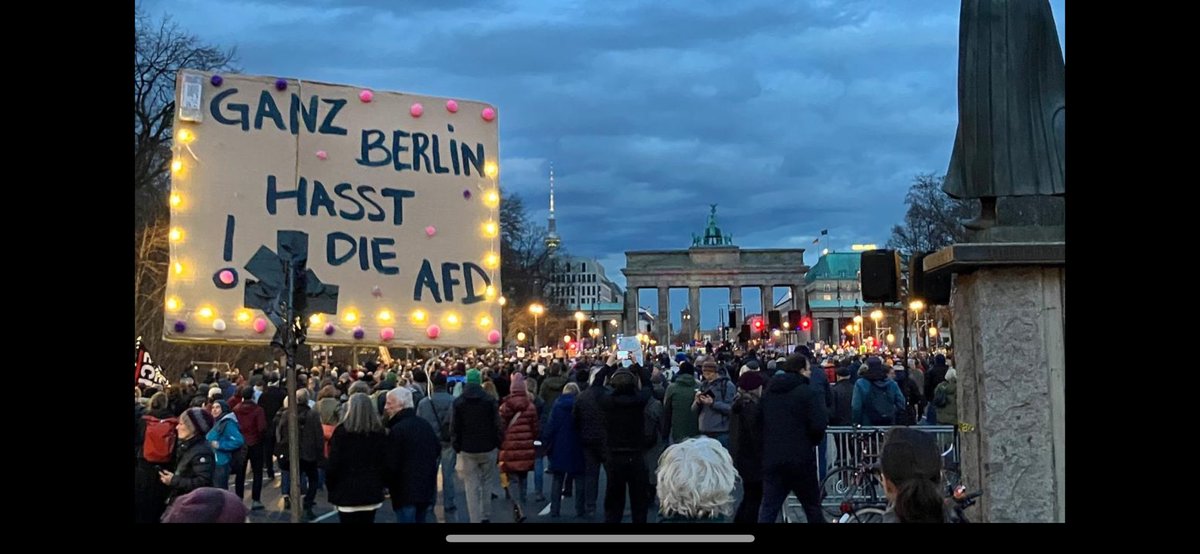 Kurt_Kind's tweet photo. @carla_reemtsma Ja genau, der Hass kommt immer eindeutig von rechts. Und eine #Brandmauer ist keine faktische Spaltung. So spielt man Doppemoral durch. https://t.co/e6a482vkfJ