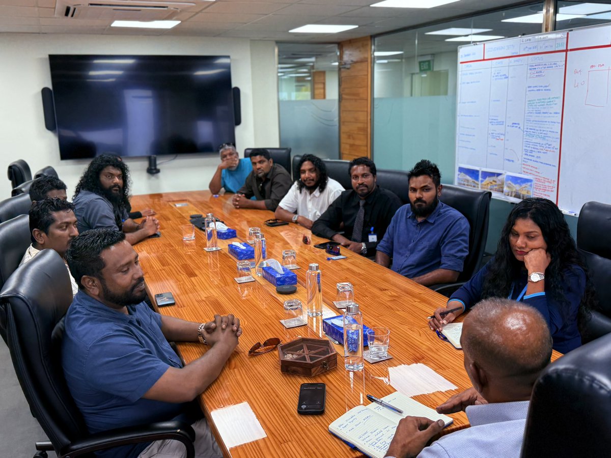 MPMohdIsmail's tweet photo. ވިލިމާލެ ރައްޔިތުންނަށް MTCC އިން ދެމުންދާ ޚިދުމަތްތަކުން ރައްޔިތުންގެ ކަންބޮޑުވުންހުރި ކަންކަމާ ގުޅޭގޮތުން  MTCC ގެ  އެމްޑީ އަޙްމަދު ސައުދީއާއި، ވިލިމާލެ  ސުޓެއަރިން ކޮމެޓީ މެންބަރުންނާއި އެކު ކުރިއަށްދިޔަ ބަށްދަލް ކުރުމުގެ ތެރެއިން  

އެމްޑީ ސައުދީ ވިދާޅުވި ގޮތުގައި ކުންފުނީގެ އުސޫލްގެ ތެރެއިން ، ރައްޔިތުންނަށް ތަކުލީފުތަކެއް އުފުލަންޖެހޭ އެންމެހާ ކަންކަން ރަނގަޅުކޮށް ވީއެންމެ އަވަހަކަށް ހައްލުކޮށް ދިނުމަކީ ރައީސުލްޖުމްހޫރިއްޔާ  ޑޮކްޓަރ މުޢިއްޒު އިސްކަމެށްދެވާ ގާތުންބެއްލެވުމަށް އަންގަވާފައިވާ ކަމެއް  . އަދި  ކައިރި މުސްތަޤު ބަލެއްގައި ވިލިމާލެ ރައްޔިތުންްގެ ކައިރިއަށް MD  ސައުދީ  ވަޑައިގެން ރައްޔިތުންގެ ކަންބޮޑުވުންހުރި ކަންކަން ބެއްލެވުމަށްފަހު ލަސްތަކެއްނުވެ ހައްލުކޮށްދެއްވާނެ ކަމަށްވެސް ވިދާޅުވިއެވެ.

ޝުކުރިއްޔާ  ރައީސް ޑޮކްޓަރ މުޢިއްޒު 
ޝުކުރިއްޔާ އެމްޑީ ސައުދީ