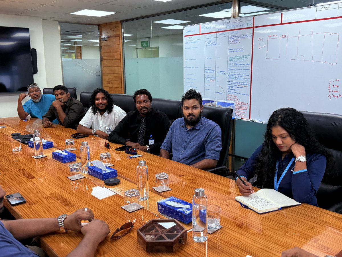 MPMohdIsmail's tweet photo. ވިލިމާލެ ރައްޔިތުންނަށް MTCC އިން ދެމުންދާ ޚިދުމަތްތަކުން ރައްޔިތުންގެ ކަންބޮޑުވުންހުރި ކަންކަމާ ގުޅޭގޮތުން  MTCC ގެ  އެމްޑީ އަޙްމަދު ސައުދީއާއި، ވިލިމާލެ  ސުޓެއަރިން ކޮމެޓީ މެންބަރުންނާއި އެކު ކުރިއަށްދިޔަ ބަށްދަލް ކުރުމުގެ ތެރެއިން  

އެމްޑީ ސައުދީ ވިދާޅުވި ގޮތުގައި ކުންފުނީގެ އުސޫލްގެ ތެރެއިން ، ރައްޔިތުންނަށް ތަކުލީފުތަކެއް އުފުލަންޖެހޭ އެންމެހާ ކަންކަން ރަނގަޅުކޮށް ވީއެންމެ އަވަހަކަށް ހައްލުކޮށް ދިނުމަކީ ރައީސުލްޖުމްހޫރިއްޔާ  ޑޮކްޓަރ މުޢިއްޒު އިސްކަމެށްދެވާ ގާތުންބެއްލެވުމަށް އަންގަވާފައިވާ ކަމެއް  . އަދި  ކައިރި މުސްތަޤު ބަލެއްގައި ވިލިމާލެ ރައްޔިތުންްގެ ކައިރިއަށް MD  ސައުދީ  ވަޑައިގެން ރައްޔިތުންގެ ކަންބޮޑުވުންހުރި ކަންކަން ބެއްލެވުމަށްފަހު ލަސްތަކެއްނުވެ ހައްލުކޮށްދެއްވާނެ ކަމަށްވެސް ވިދާޅުވިއެވެ.

ޝުކުރިއްޔާ  ރައީސް ޑޮކްޓަރ މުޢިއްޒު 
ޝުކުރިއްޔާ އެމްޑީ ސައުދީ