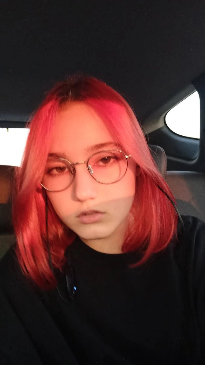 _ne_lera's tweet photo. поделитесь фото из другого периода вашей жизни. 

9 класс, depression, АД, ебейший страх будущего (да и настоящего тоже), дохера проблем с головой 

слава богу избавились от этого периода😮‍💨 https://t.co/MI1KrSUloP