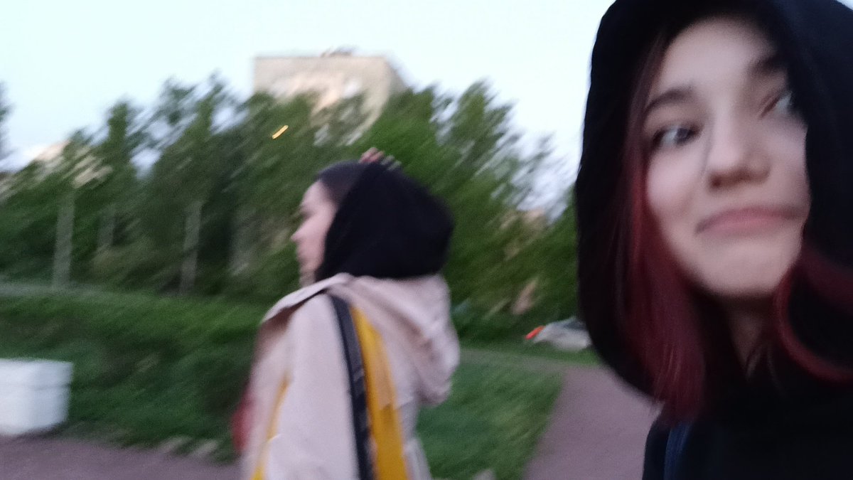 поделитесь фото из другого периода вашей жизни. 

9 класс, depression, АД, ебейший страх будущего (да и настоящего тоже), дохера проблем с головой 

слава богу избавились от этого периода😮‍💨