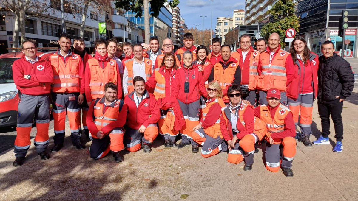 CreuRojaTRS's tweet photo. Gràcies a aquest equip de voluntaris i voluntàries i a la coordinació dels diferents serveis municipals, avui durant la #mitjamaratóTRS25 no hi hagut cap incident destacable.
Un goig poder comptar a tots i totes vosaltres. Sou un equipàs!!
#enjoyterrassa #SerMillors @ajterrassa https://t.co/KSVjPf4URP