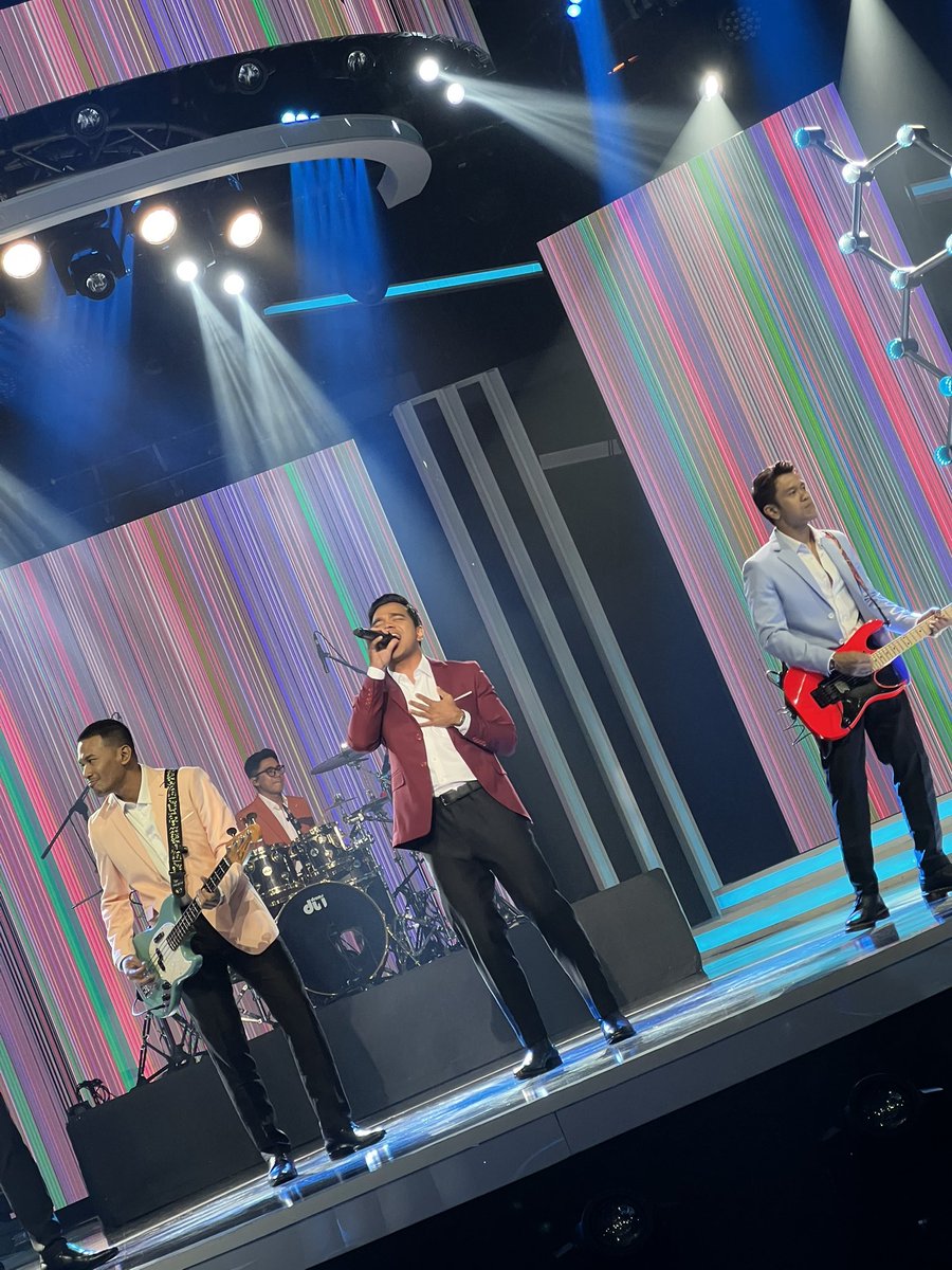 tv3malaysia's tweet photo. thank you ALIF SATAR &amp; THE LOCOS sebab sudi buat opening performance malam ini! 🔥🔥

#ALIFSATAROFFICIALFC #TeamAlifSatarAndTheLocos #CSOIAMTV3 #OIAM https://t.co/xXHEE25w9P