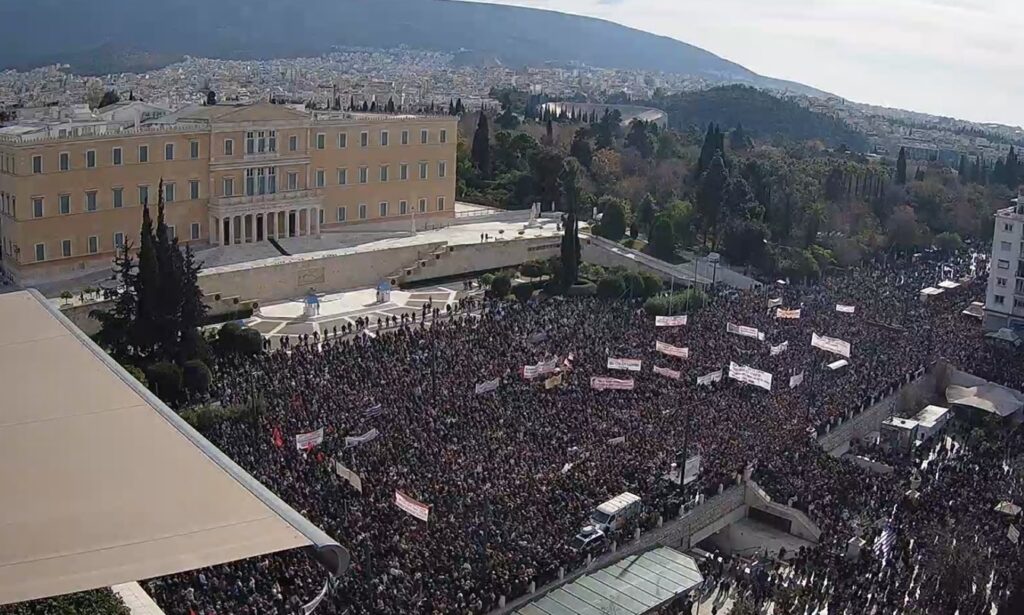 YBoyio's tweet photo. Παρόλο που τα καθεστωτικά ΜΜΕ έχουν δείξει πολύ λίγα από τις συγκεντρώσεις, ο λαός έδωσε το μήνυμα και ήταν δυνατό. 
Οποιο κανάλι δεν έχει σήμερα πρώτο θέμα τις συγκεντρώσεις είναι για φτύσιμο.
Το ίδιο όποιο τονίσει τα επεισόδια και όχι το μεγαλειώδες πλήθος.
#τεμπη_εγκλημα https://t.co/0MVi9flH7U