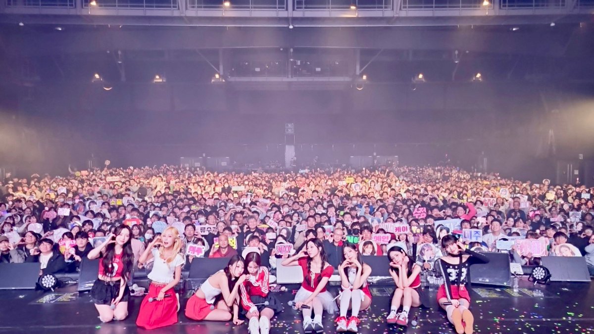 OfficialLVLZ_JP's tweet photo. 「冬の国のLOVELYZ 4 IN JAPAN」無事終了❄️
Lovelinusのおかげでプレゼントのような幸せいっぱいの時間を過ごせたLovelyzでした💕

お越しいただいたLovelinusのみなさん、ありがとうございました👋

#Lovelyz #러블리즈
#冬の国のLOVELYZ4 #Lovelinus https://t.co/Pu7uPcVP5h