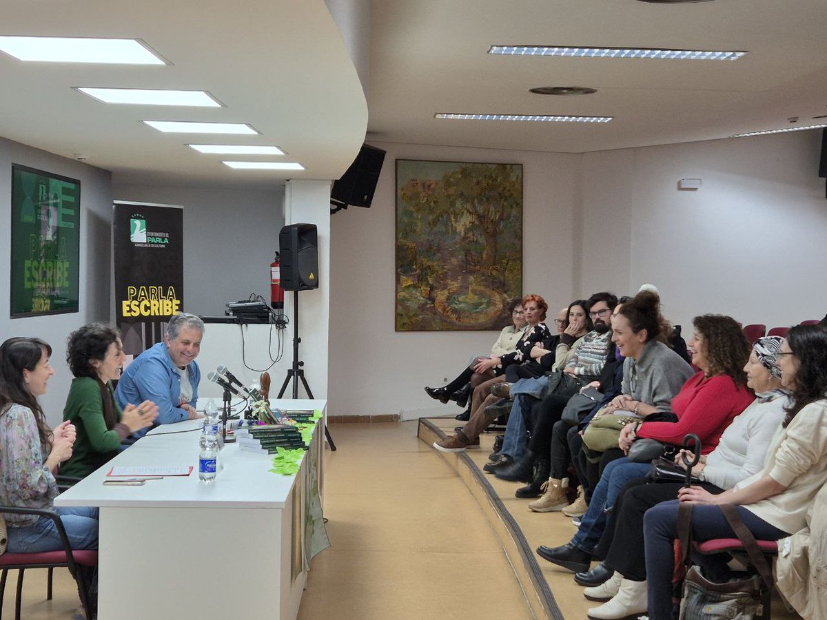 AytoParla's tweet photo. Susana Gómez Díez ha presentado hoy en #ParlaEscribe✒️su libro📖 “𝐶𝑎𝑚𝑖𝑛𝑎𝑛𝑑𝑜 ℎ𝑎𝑐𝑖𝑎 𝑡𝑢 𝑒𝑠𝑒𝑛𝑐𝑖𝑎 𝑓𝑒𝑚𝑒𝑛𝑖𝑛𝑎”, una aventura de exploración interior física y emocional a través de las estaciones y los meses del año.
@Ramonjurado @CulturaParla @GemaGmagt https://t.co/yZm1X1SQcA