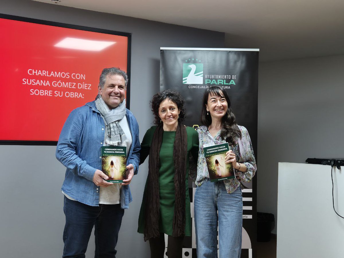 AytoParla's tweet photo. Susana Gómez Díez ha presentado hoy en #ParlaEscribe✒️su libro📖 “𝐶𝑎𝑚𝑖𝑛𝑎𝑛𝑑𝑜 ℎ𝑎𝑐𝑖𝑎 𝑡𝑢 𝑒𝑠𝑒𝑛𝑐𝑖𝑎 𝑓𝑒𝑚𝑒𝑛𝑖𝑛𝑎”, una aventura de exploración interior física y emocional a través de las estaciones y los meses del año.
@Ramonjurado @CulturaParla @GemaGmagt https://t.co/yZm1X1SQcA