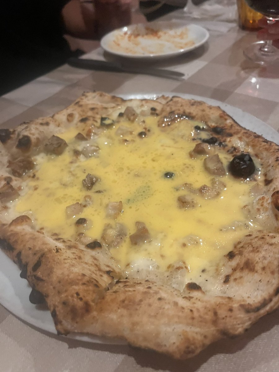 薪窯のピッツァ美味しかった
ワインも美味しかった
大満足