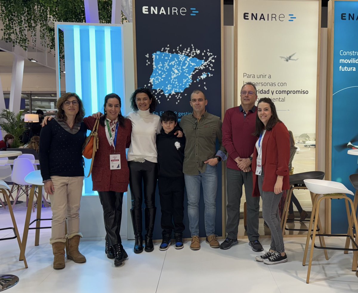 ENAIRE's tweet photo. ✈️ Hoy hemos tenido el placer de recibir a Carmen López, jefa de la Torre de #Madrid-Barajas @ENAIRE, Carlos Acevedo y Carmen Lozano, controladores aéreos, junto a muchos otros compañeros y amigos en nuestro stand de #FITUR2025.

✨ Cada visita es especial, muchas gracias a todos por visitarnos y  compartir esta edición con nosotros.

📍 Recuerda que estamos en el Pabellón 10, stand 10C-05 de @IFEMA, junto a @FundacionENAIRE y las empresas de @TransportesGob. ¡Te esperamos!