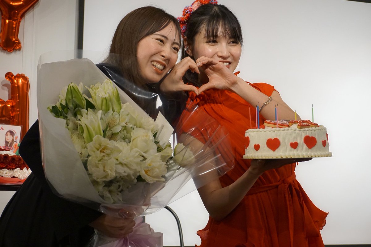 gizasshi's tweet photo. りこぴが隣にいる生誕イベントが懐かしさでいっぱいでした。
#CloseKnit
#じーな27おめでとう https://t.co/Gi8k9WO2Ht