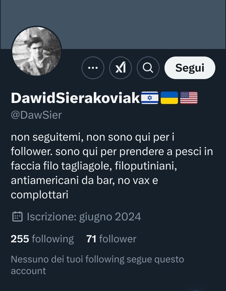 Questo fasciodemmerda, alla vigilia del Giorno della Memoria, con la bandiera d'Israele sul profilo, scrive che i nazisti avevano "dignità"?
Sterminarono 6 milioni di ebrei e lui scrivi che avevano "dignità".
Pezzodimerda!