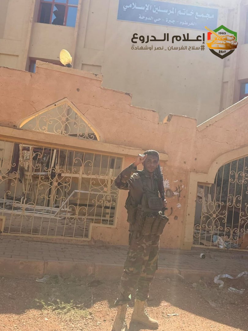 Droo3sd's tweet photo. شأننا أن نصدُق القوم القتال، لا هوادة 

#سلاح_الفرسان #نصر_أو_شهادة https://t.co/z8AiiWDLS4