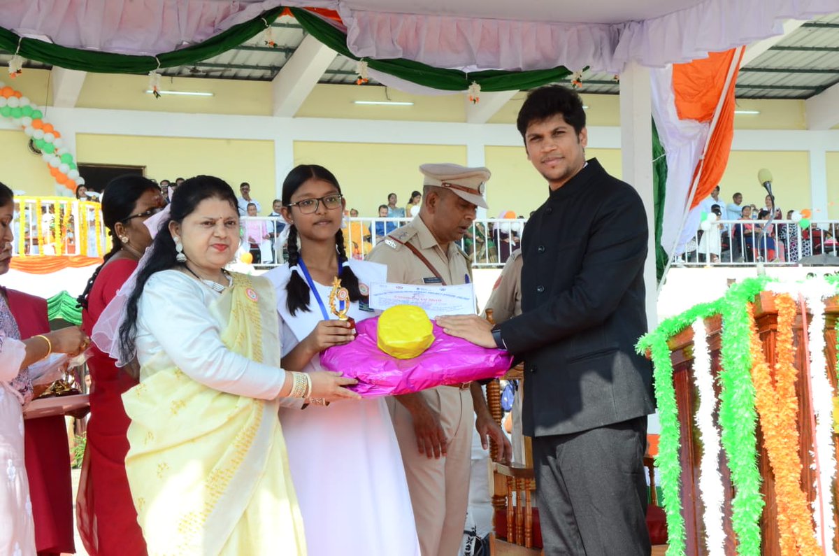 NorthAndaman's tweet photo. Celebrating 76 years of unity, diversity, and democracy! 🇮🇳 On this Republic Day. Tricolor unfurled at Administrative Building Diglipur and Vivekananda Stadium Diglipur by Shri. Kamaleshwar Rao S, IAS, Assistant Commissioner Diglipur. #RepublicDay #IndiaAt76 https://t.co/iWZaTIXGKN