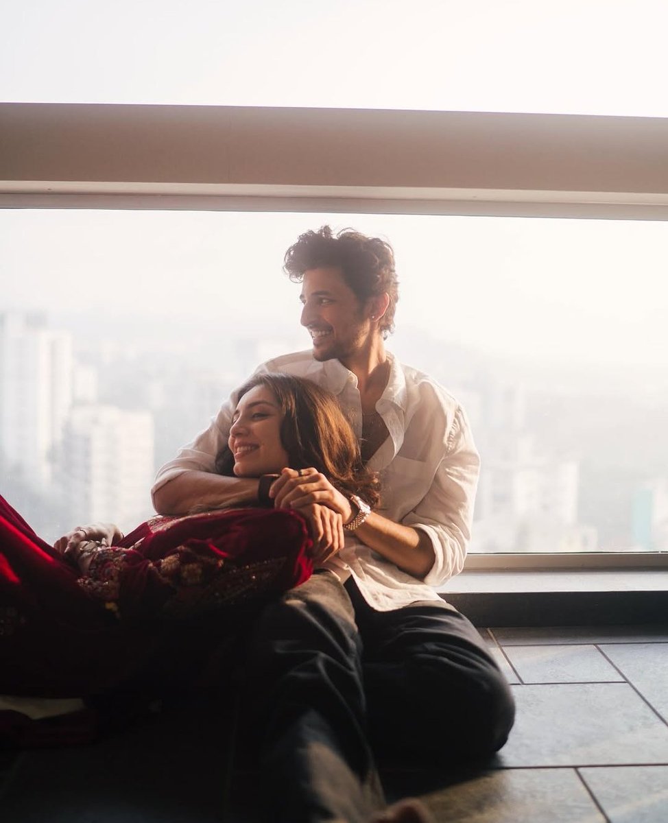 APOORVA_DZ's tweet photo. No but, 
Do you guys realise with these Pics &amp; everything of his wedding 

We're staring at the 10% of his life he never shared.

But here we are, 
Marriage ! Made a song for her !
Shifted to a new house !

All these are finally for us to see too 🥹🌀💙
. https://t.co/5eBEadbb7X