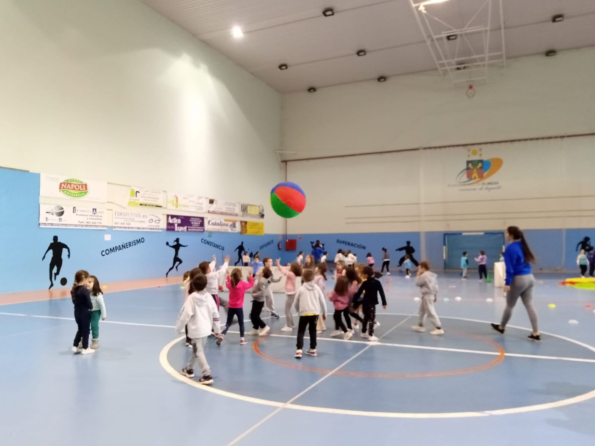 DeportesDip_Va's tweet photo. 👧🏻 Este fin de semana ha comenzado el programa Chiquitín en Olmedo. 

➕ de 300 participantes disfrutan de la actividad de los Juegos Escolares. 

✔️ La Diputación de Valladolid promoviendo la iniciación al deporte de los más pequeños. https://t.co/HC8SQM8daY