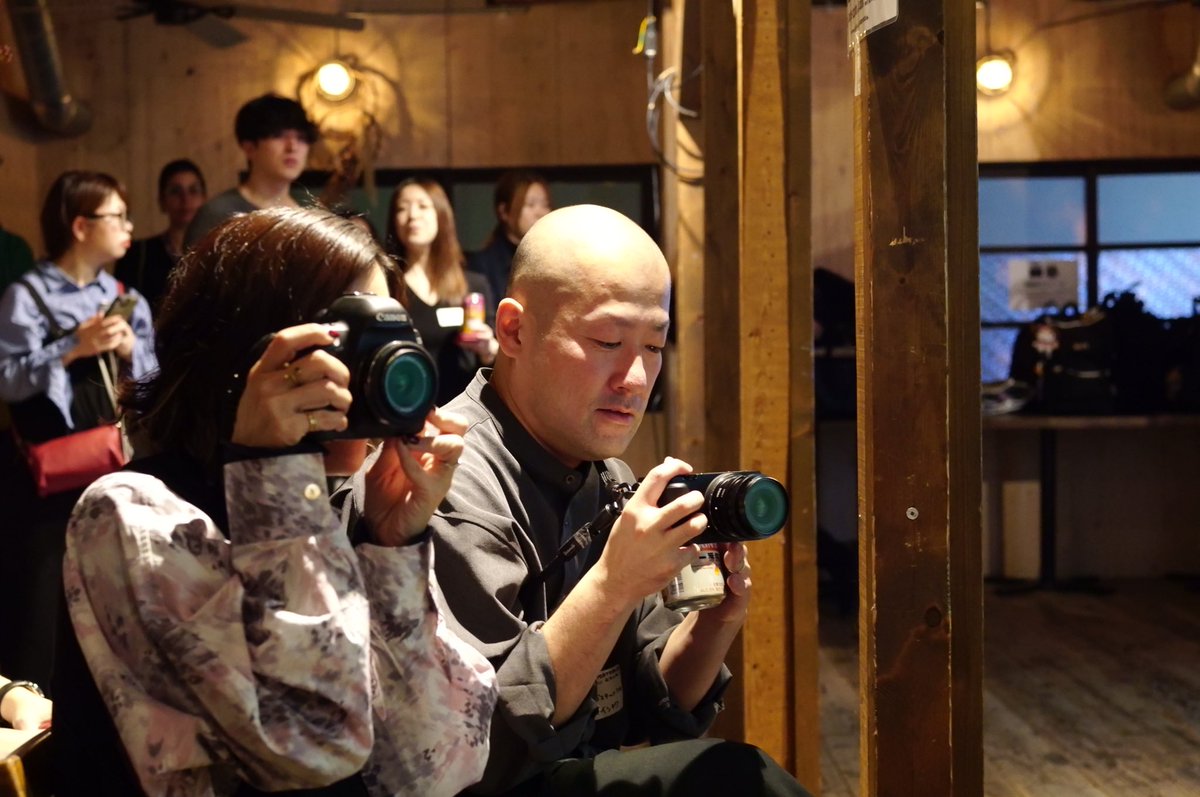 na01hiroki's tweet photo. 【#CASESTUDY2025 レポ#04】
楽しむ人たち
(ただのトムさんの追っかけみたいになってた笑) https://t.co/fcDWff2Y6y