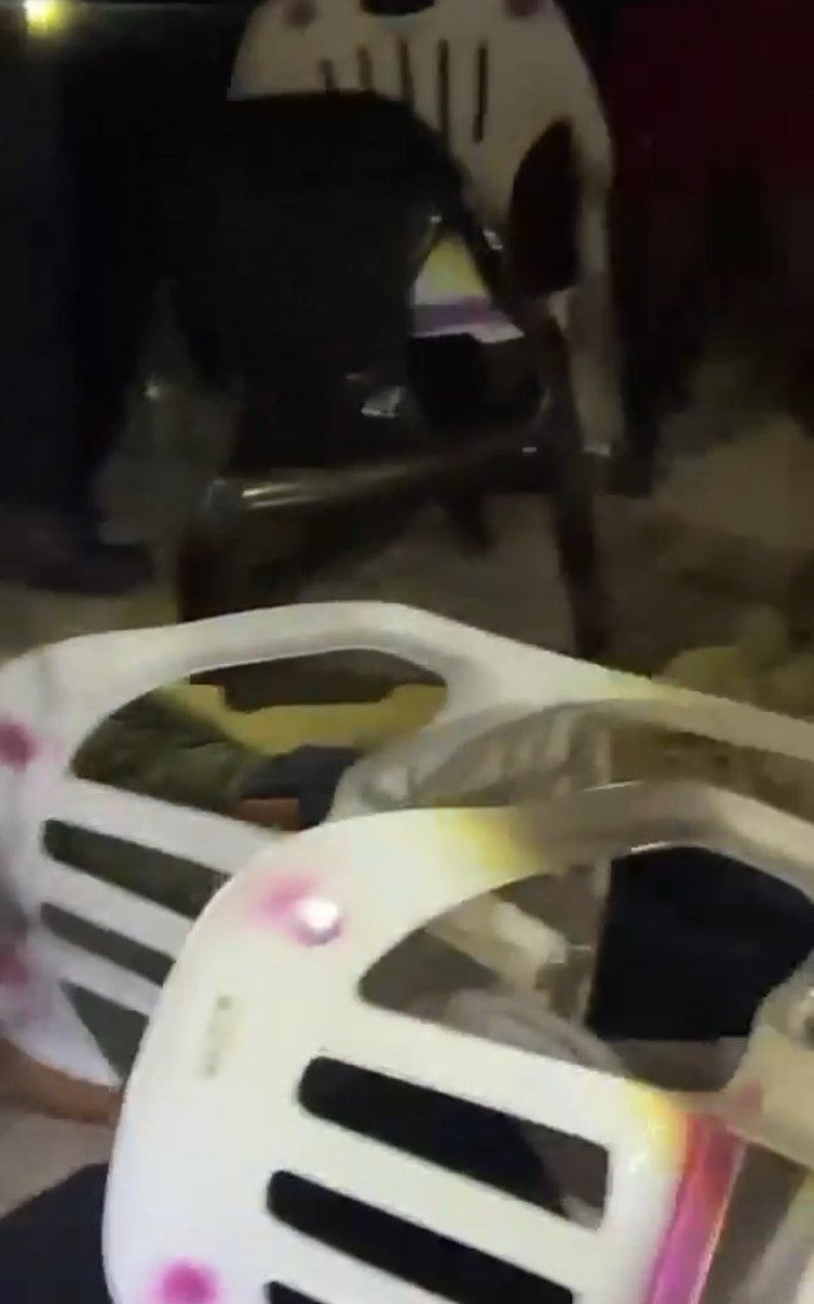 radio_pichincha's tweet photo. 🔴 #ATENCIÓN | Dos personas murieron, entre ellas un teniente coronel del CTE, y tres resultaron heridas tras un ataque armado en la playa de #Chipipe, en Salinas, la noche del sábado. El hecho ocurrió mientras las víctimas estaban reunidas en la orilla. https://t.co/CpKCYdUWLx