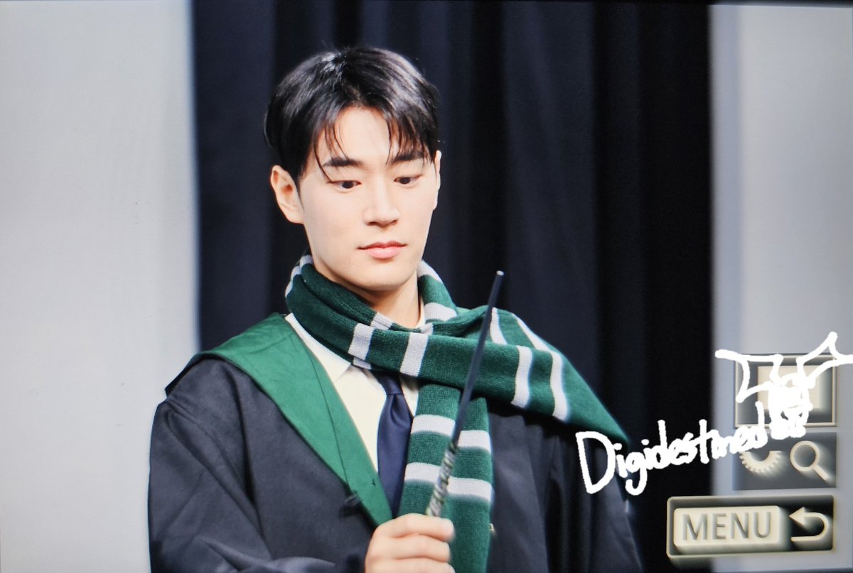 Digidestined___'s tweet photo. 250126 INVITE 대면 팬사인회
슬리데린선배🐍 최고다🥹
#박서함 #SEOHAM
#서함짱짱 https://t.co/8bOdGv8kSR