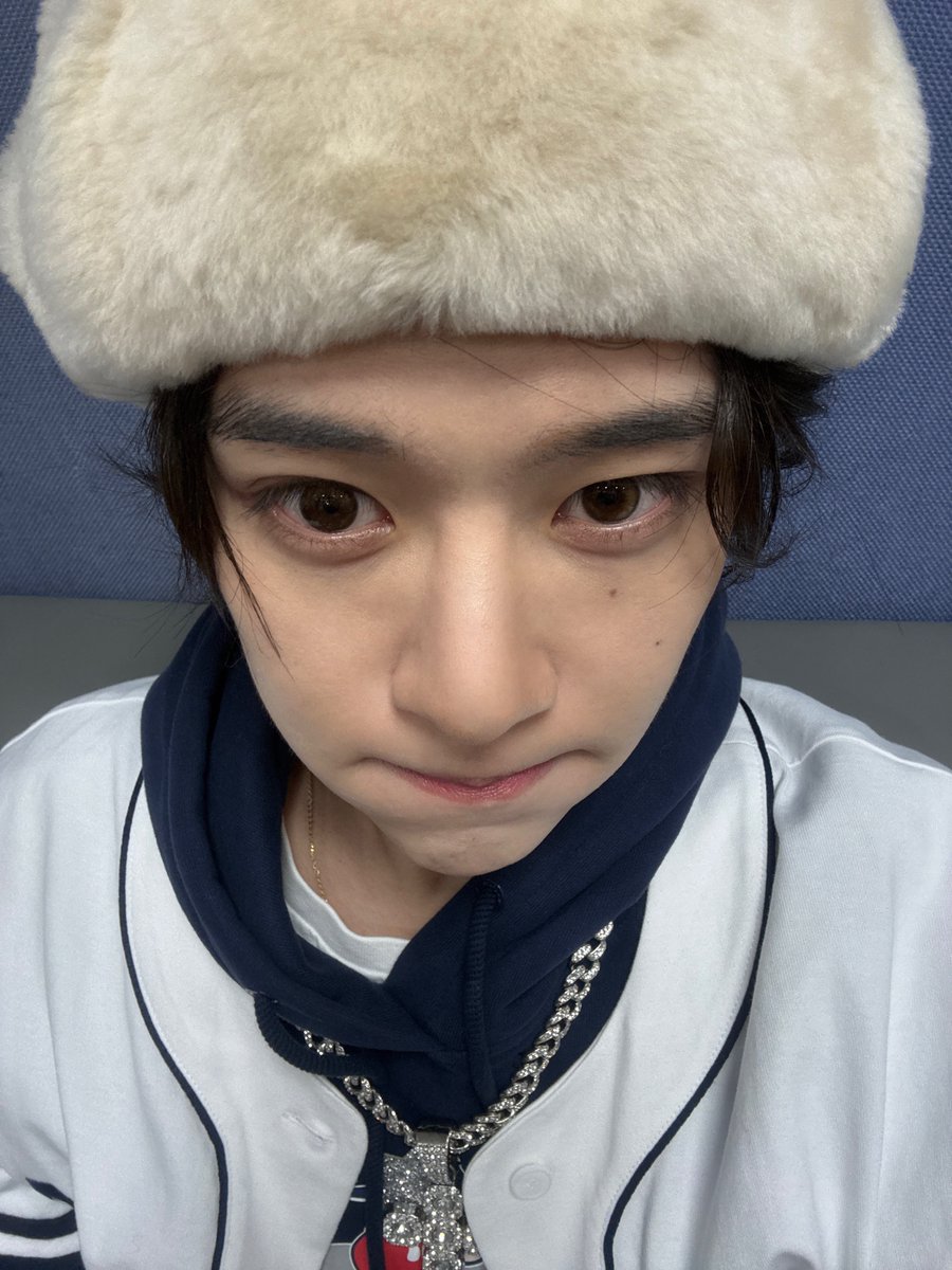 goneung82's tweet photo. 와 얼굴 제발요 https://t.co/9j2BEDuJtr