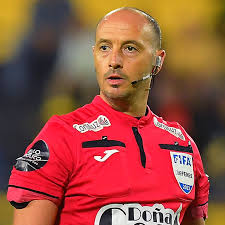 ArbitrajeU's tweet photo. El arbitraje hace mucho tiempo que está en deuda con el fútbol uruguayo.

Mucho más si tomamos en cuenta las actuaciones de los últimos clásicos.

En el clásico de hoy, Burgos y Dunajec tienen la posibilidad de cambiar la pisada y poder destacarse para así impulsar sus carreras. https://t.co/guncF7PcKe