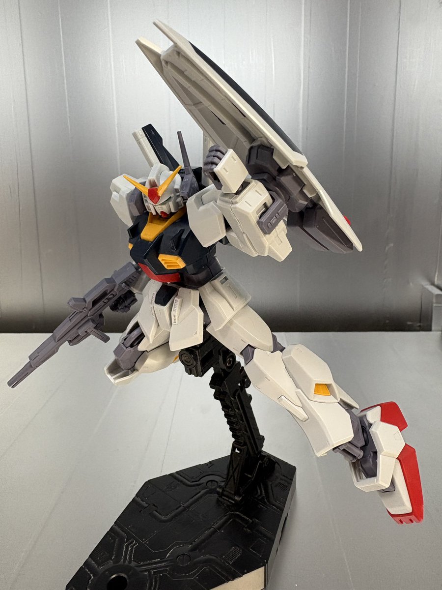 leon30006310's tweet photo. ガンダムMk-2完成😃
昔の無印のガンダムMk-2は作ったことあるけど、あれと比べると随分スリムになったもんだｗ https://t.co/UL9Jm8V9wj