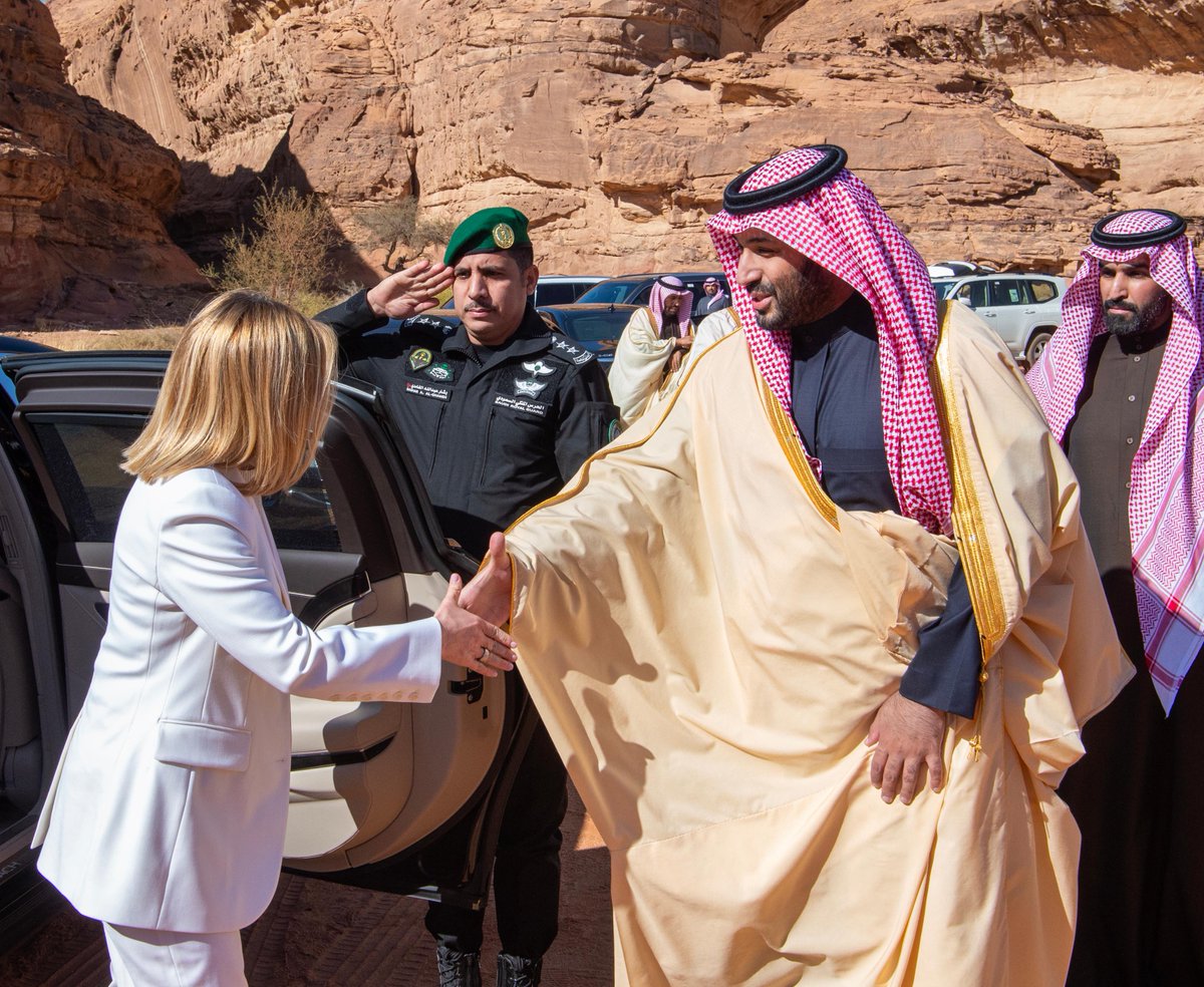 spagov's tweet photo. سمو #ولي_العهد يستقبل في المخيم الشتوي في #العلا دولة رئيسة الوزراء في الجمهورية الإيطالية.

#رئيسة_الوزراء_الإيطالية_بالعلا | #واس https://t.co/4JT3MlSpom
